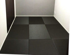 黒に魅せられた琉球畳の部屋。DIYで素晴らしい仕上がり